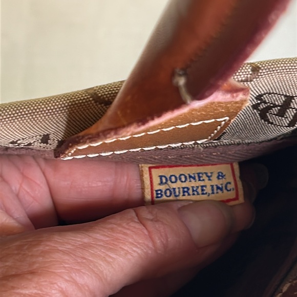AUTHENTIC DOONEY & BOURKE BROWN / TAN CANVAS & LEATHER TRIM VINTAGE HAND  BAG - Picture 9 of 16